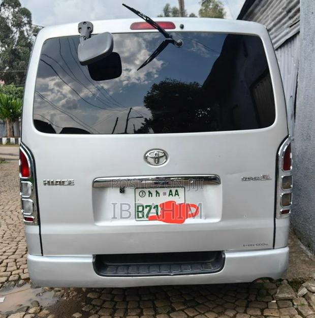 Toyota Grand HiAce 2002 Silver