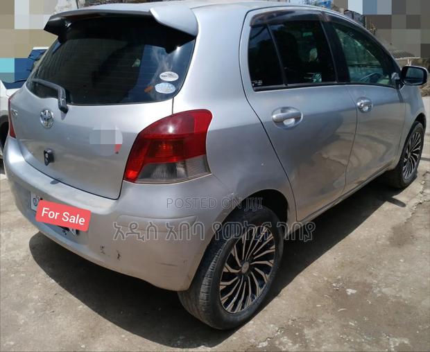 Toyota Yaris 2010 Silver
