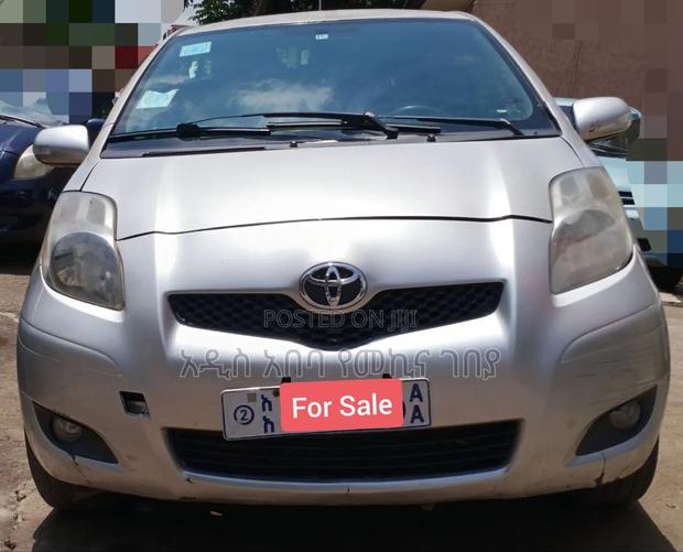 Toyota Yaris 2010 Silver