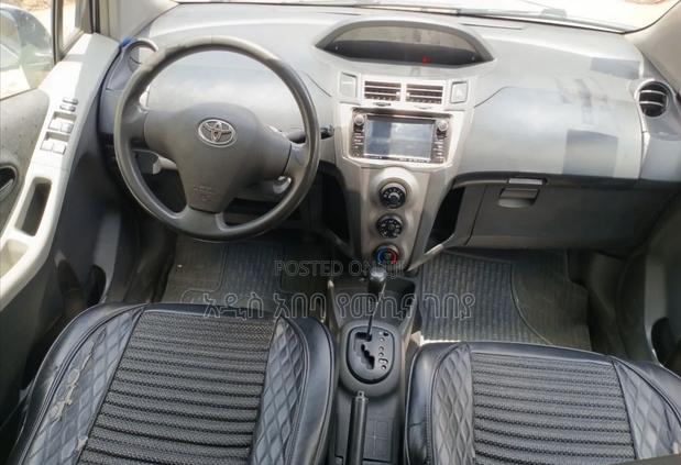 Toyota Yaris 2010 Silver