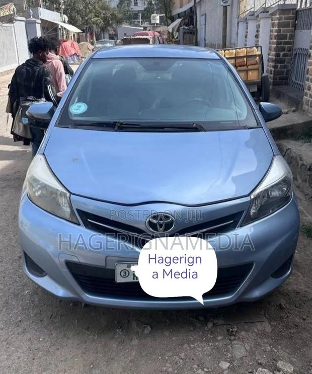 Toyota Yaris 2012 Blue