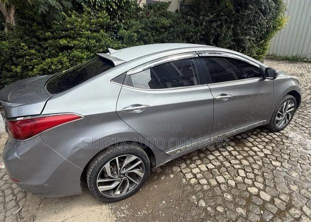 Hyundai Avante 2013