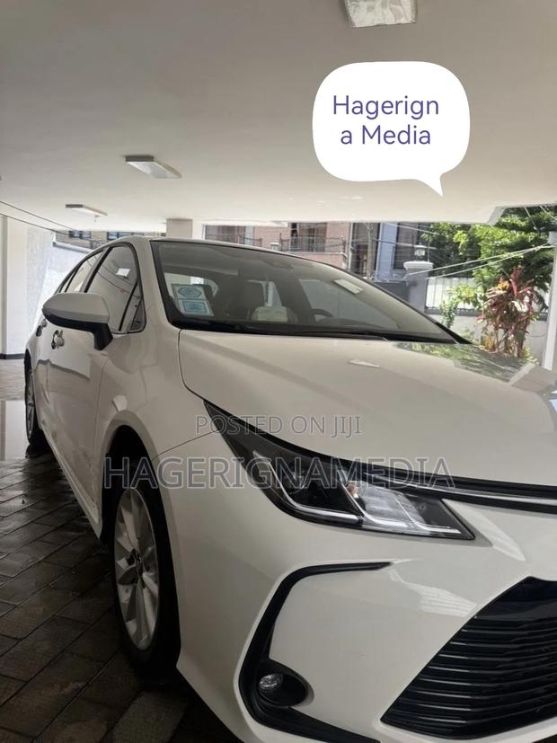 Toyota Corolla 2022 White