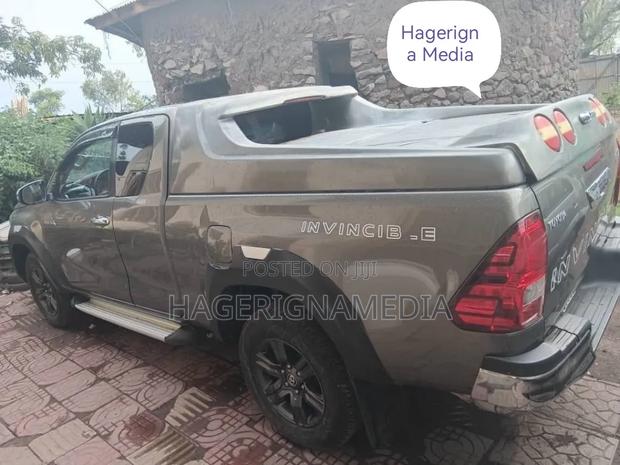 Toyota Hilux 2021 Gray