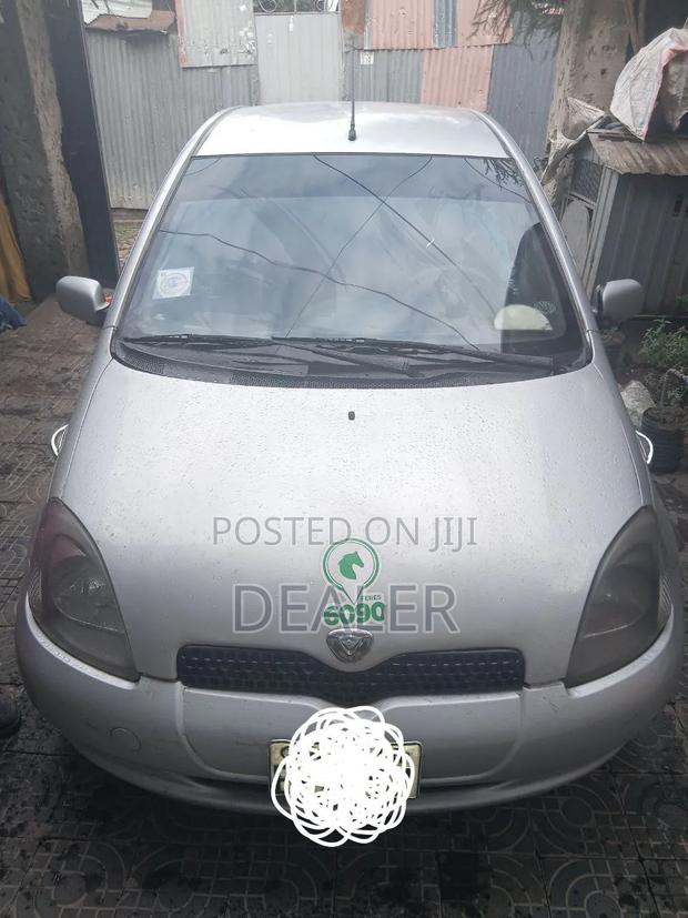 Toyota Vitz 2001 Silver