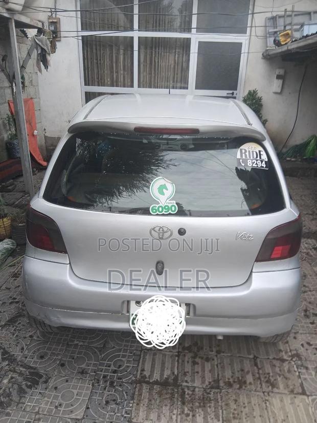 Toyota Vitz 2001 Silver