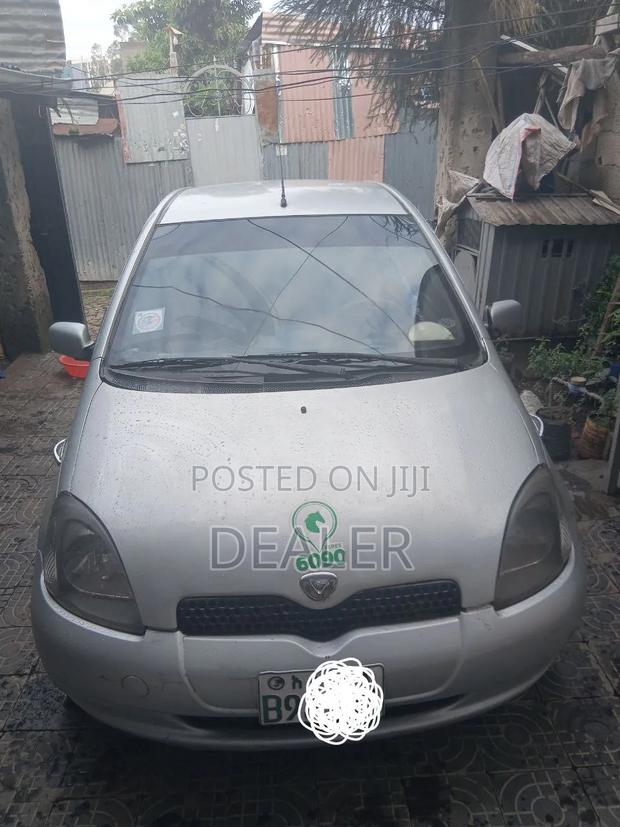 Toyota Vitz 2001 Silver