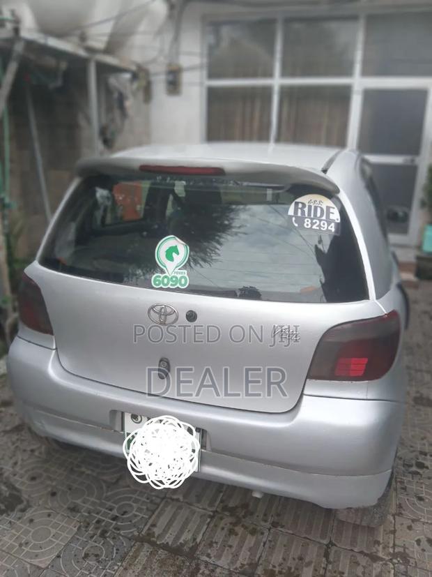 Toyota Vitz 2001 Silver