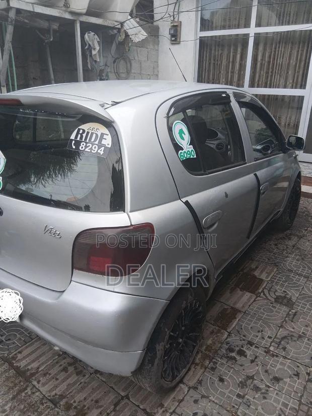 Toyota Vitz 2001 Silver