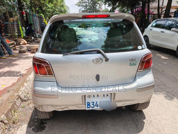 Toyota Vitz 2004 Silver