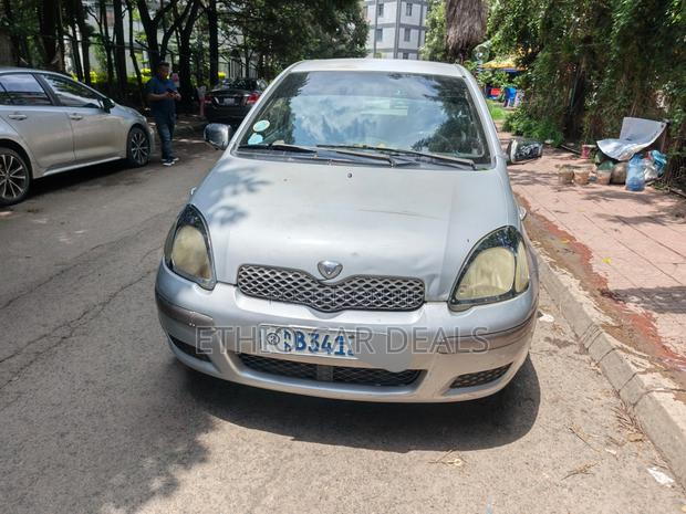 Toyota Vitz 2004 Silver