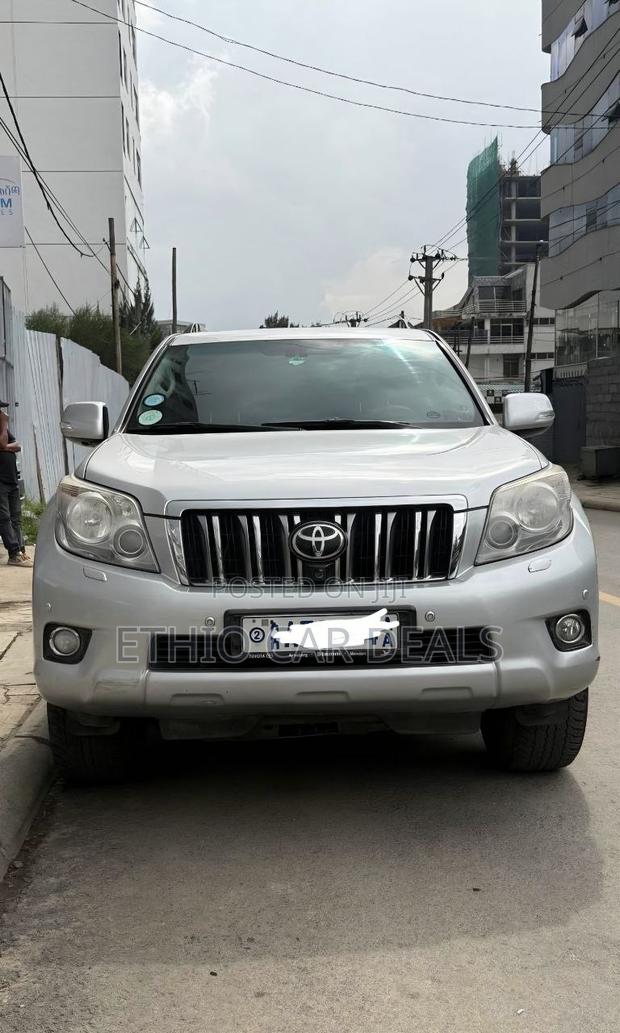 Toyota Land Cruiser Prado 2012 Silver