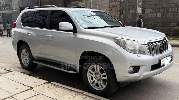 Toyota Land Cruiser Prado 2012 Silver