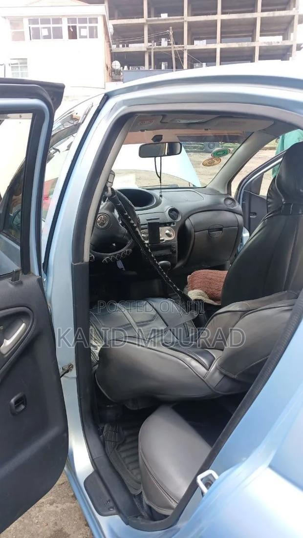 Toyota Vitz 2004 Blue