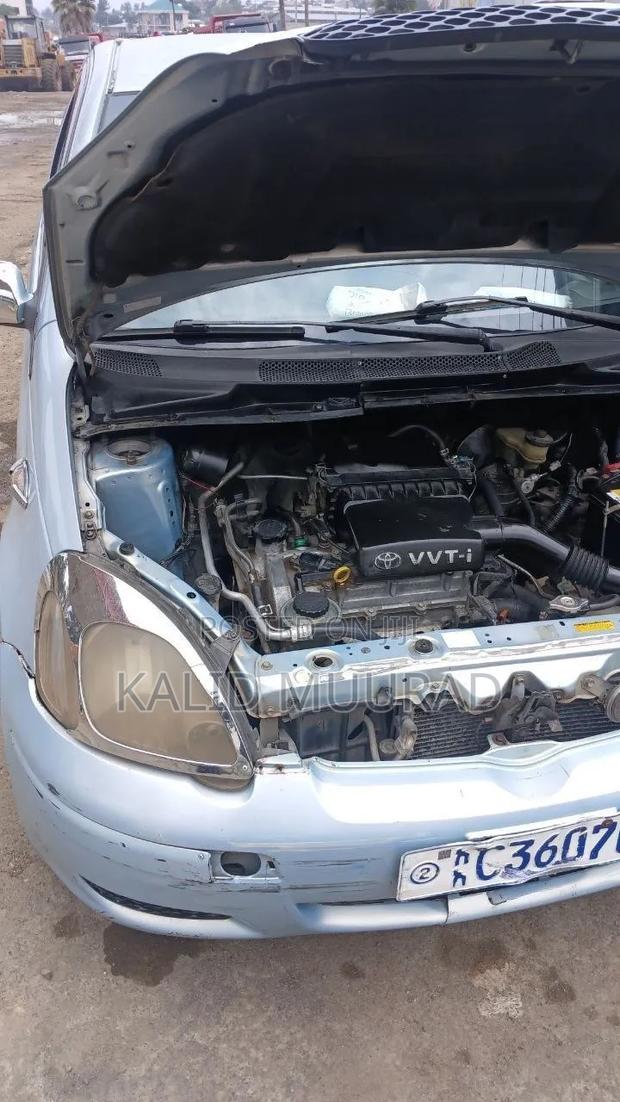 Toyota Vitz 2004 Blue