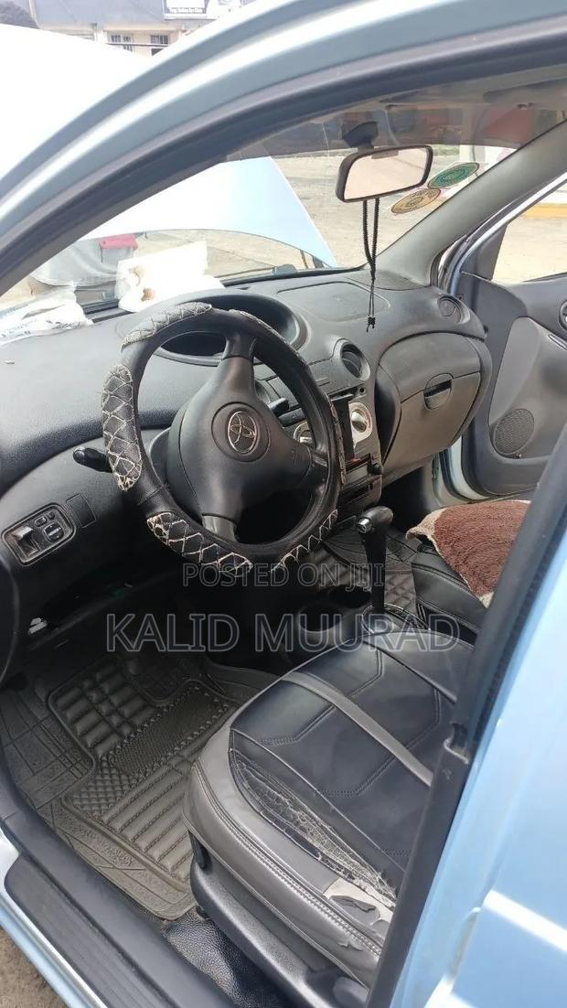 Toyota Vitz 2004 Blue
