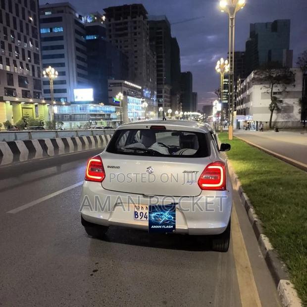 Suzuki Swift 2021 Silver