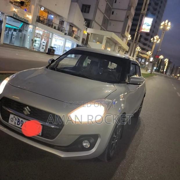 Suzuki Swift 2021 Silver