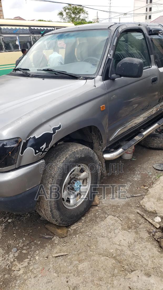 Toyota Hilux 2004 Silver