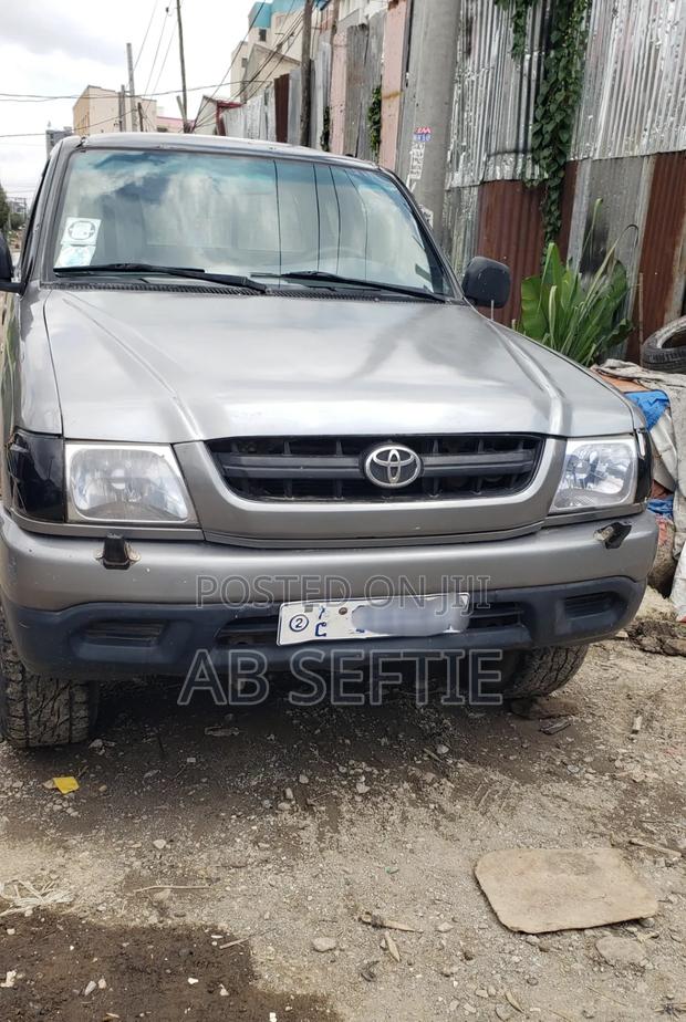Toyota Hilux 2004 Silver