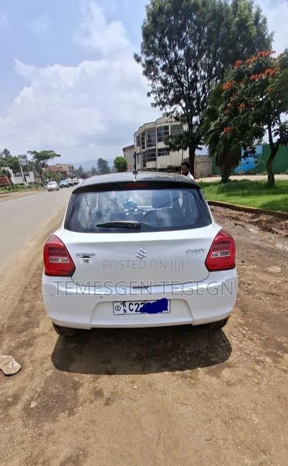Suzuki Swift 2022 White