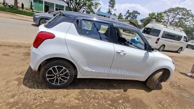 Suzuki Swift 2022 White