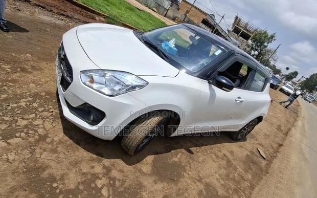 Suzuki Swift 2022 White