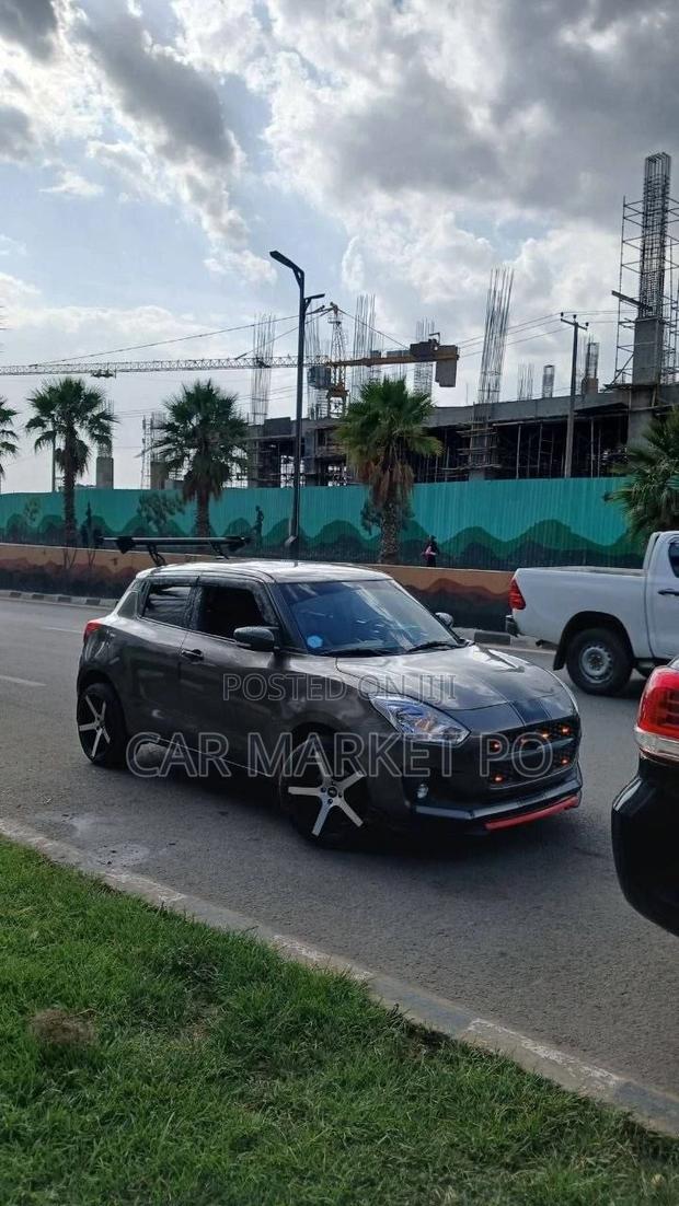 Suzuki Swift 2022 Gray