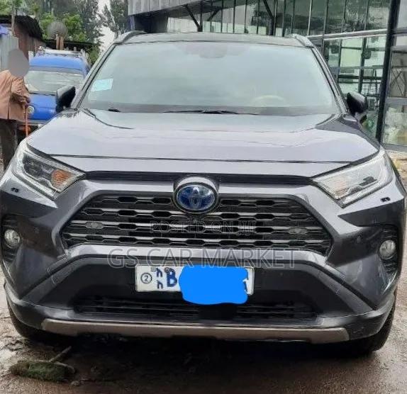 Toyota RAV4 LE FWD 2020 Gray