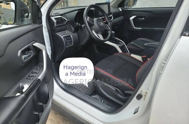 Suzuki Swift 2022 Gray