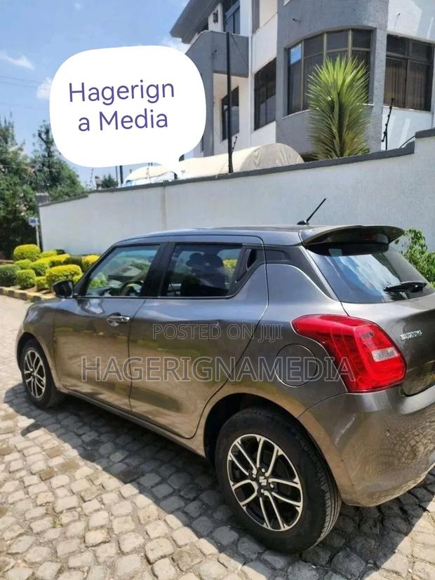 Suzuki Swift 2022 Gray