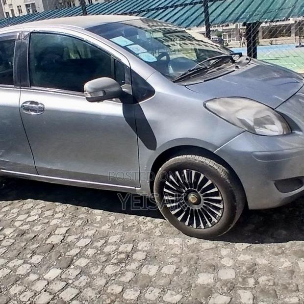 Toyota Yaris 2010 Silver