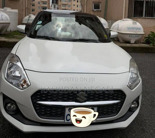 Suzuki Swift 2022 White