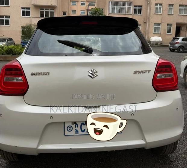 Suzuki Swift 2022 White