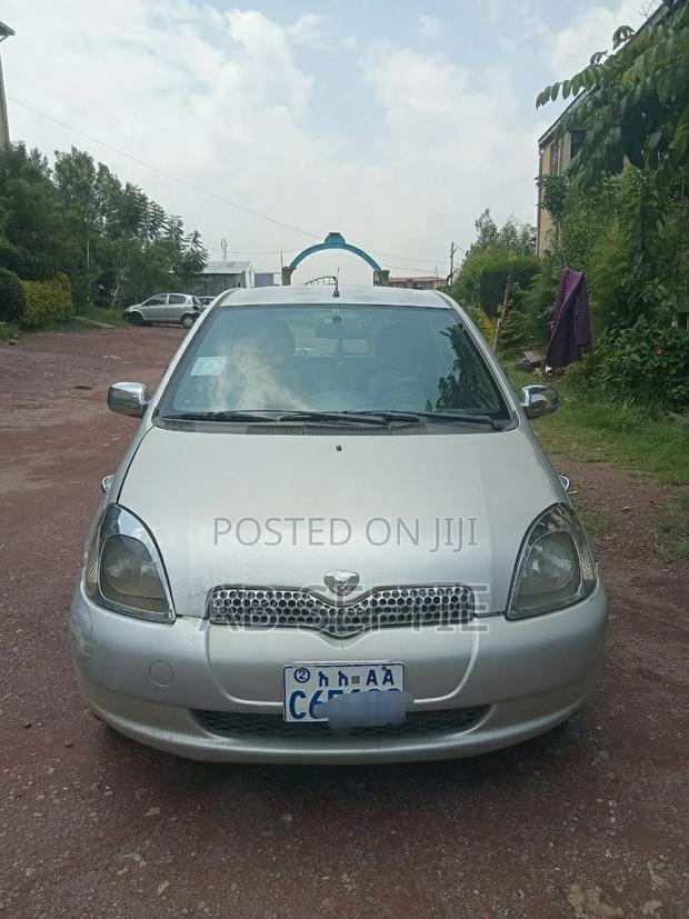 Toyota Vitz 2001 Silver