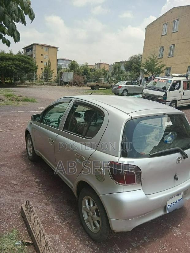 Toyota Vitz 2001 Silver