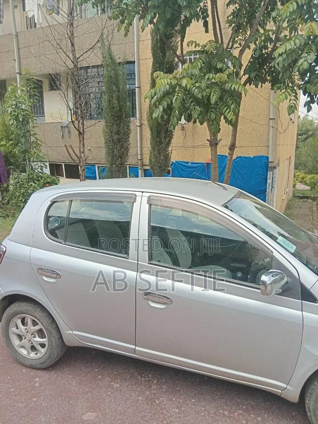 Toyota Vitz 2001 Silver
