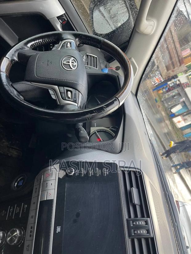 Toyota Land Cruiser Prado 2022 Silver