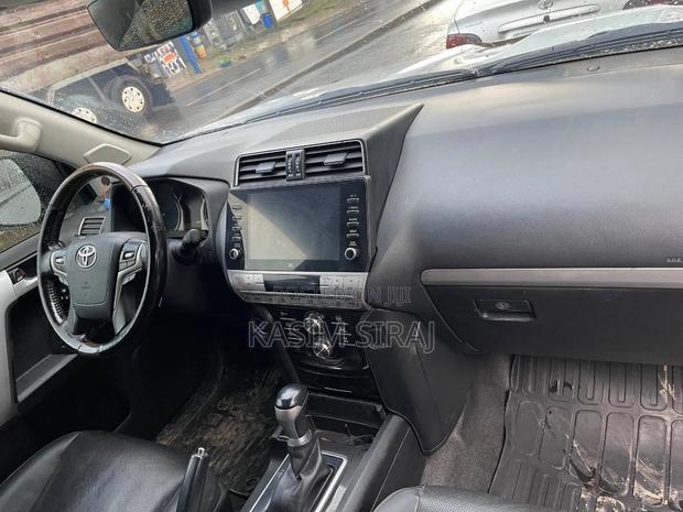 Toyota Land Cruiser Prado 2022 Silver