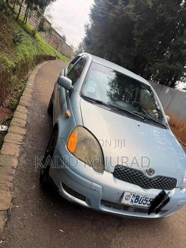 Toyota Vitz 2004 Silver