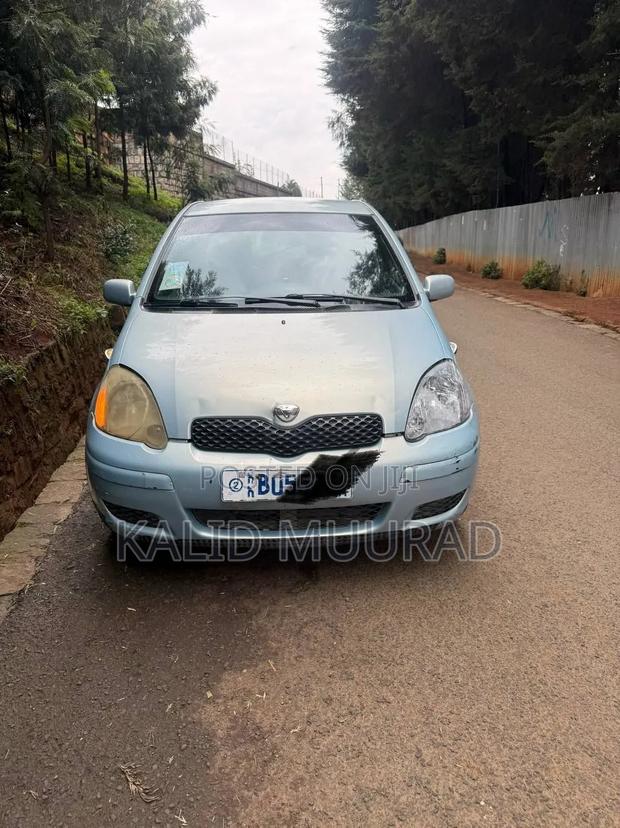 Toyota Vitz 2004 Silver