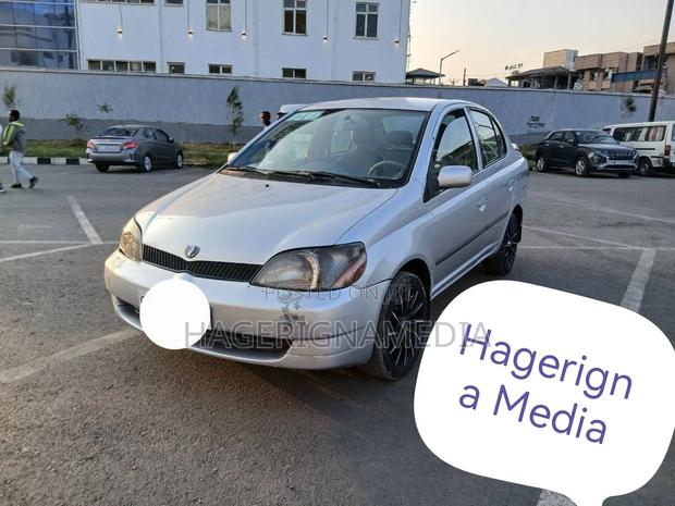 Toyota Platz 2001 Silver