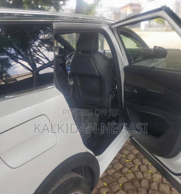 Peugeot 5008 2022 White