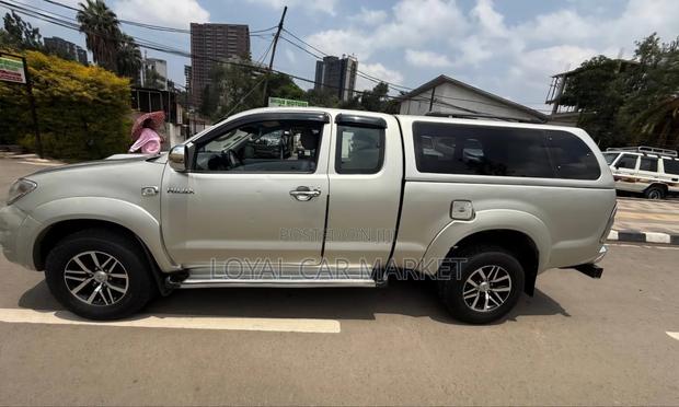 Toyota Hilux 2010 Gray
