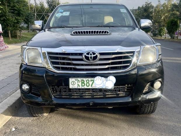Toyota Hilux 2014 Black