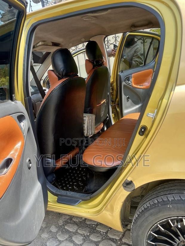 Toyota Vitz 2001 Gold