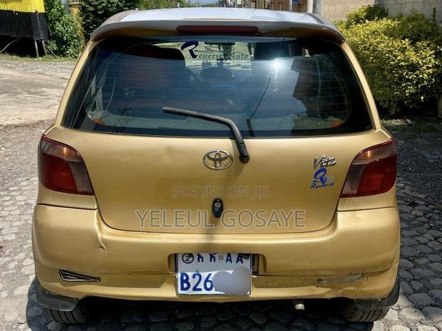 Toyota Vitz 2001 Gold