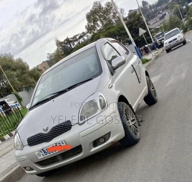 Toyota Vitz 2004 Gray