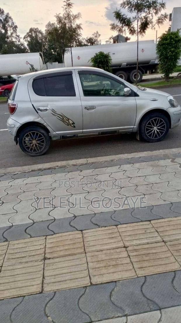 Toyota Vitz 2004 Gray