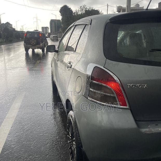 Toyota Yaris 2007 Gray